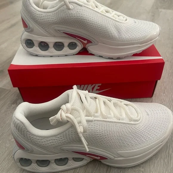 NIKE Women's Air Max DN Shoes - SIZE 8 - NEW - Picture 6 of 7